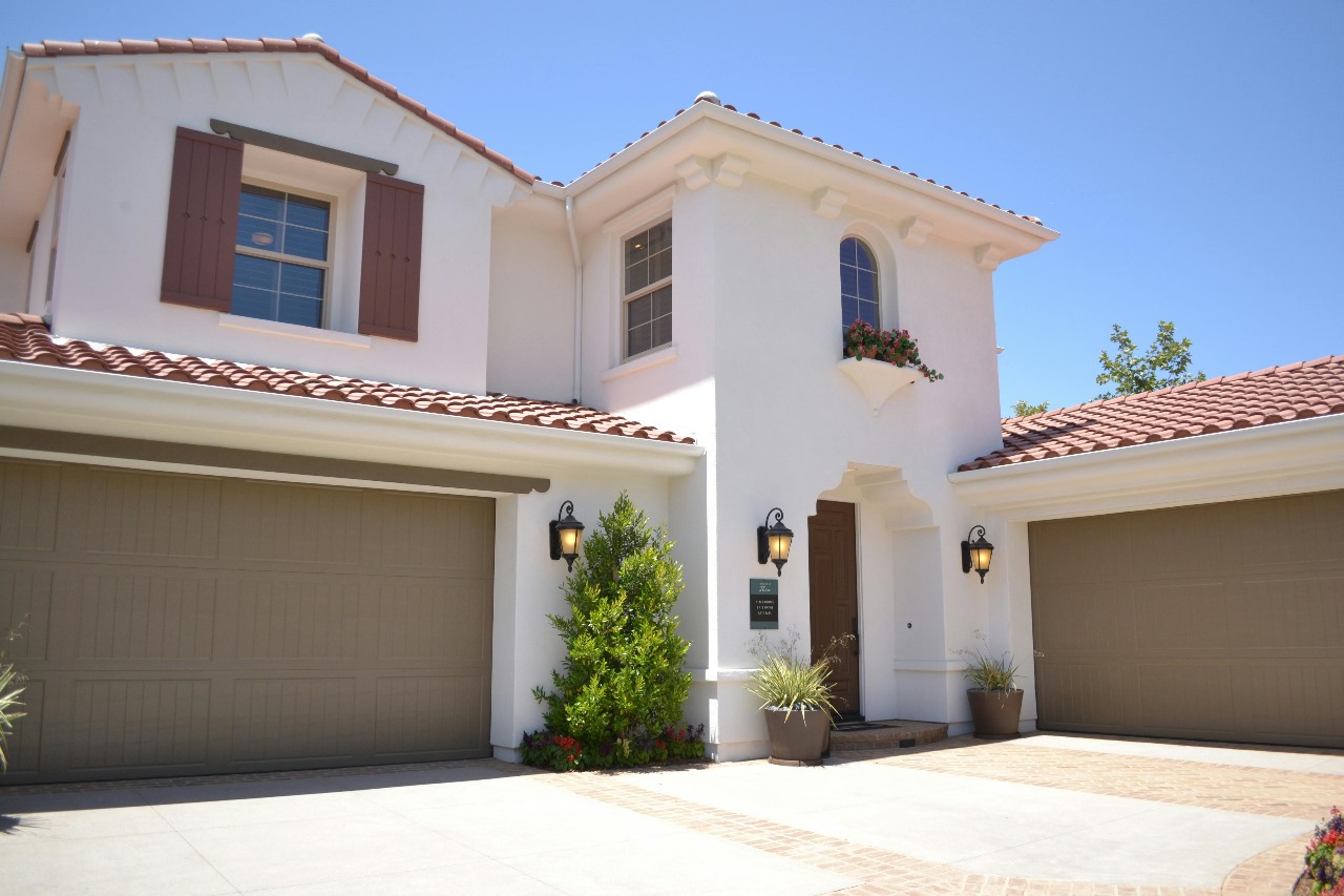 Is Vinyl Siding Right for Your Home? Pros, Cons, and Alternatives