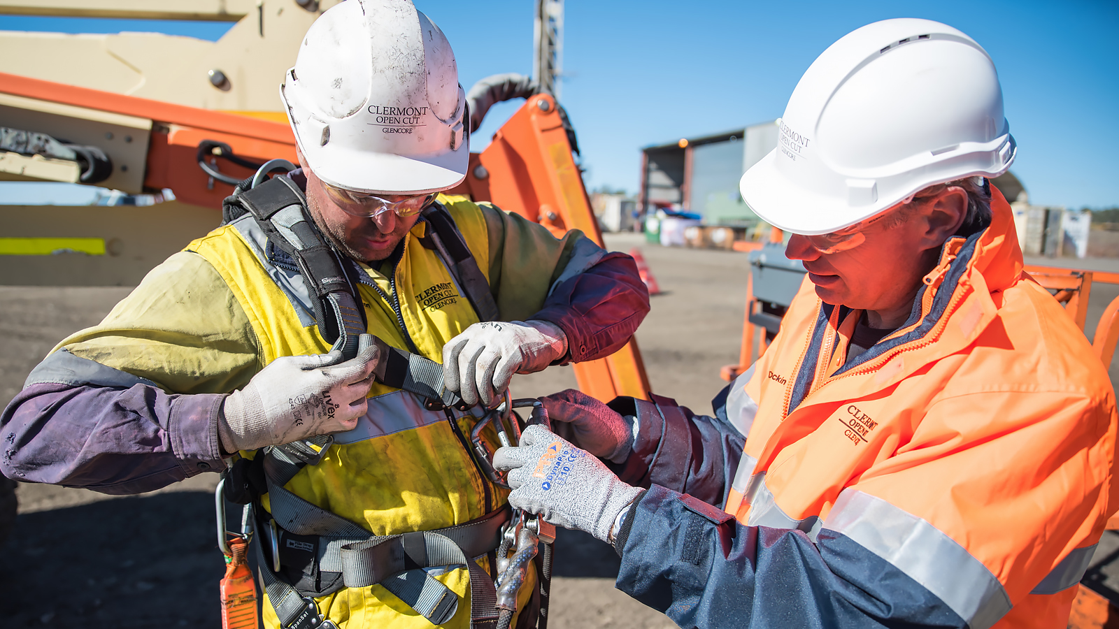 Bekam Orbit Enterprise Supplies Reliable Construction Safety Gloves for Worksites